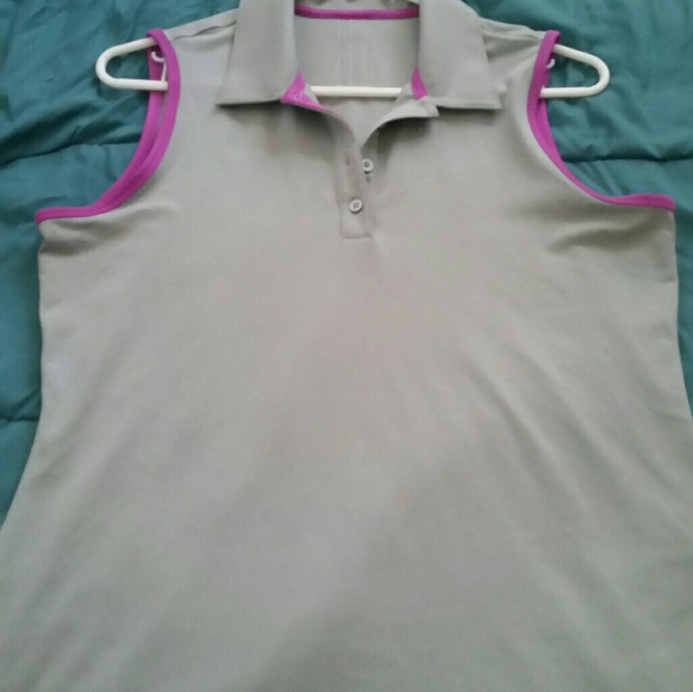 Sleeveless golf shirt